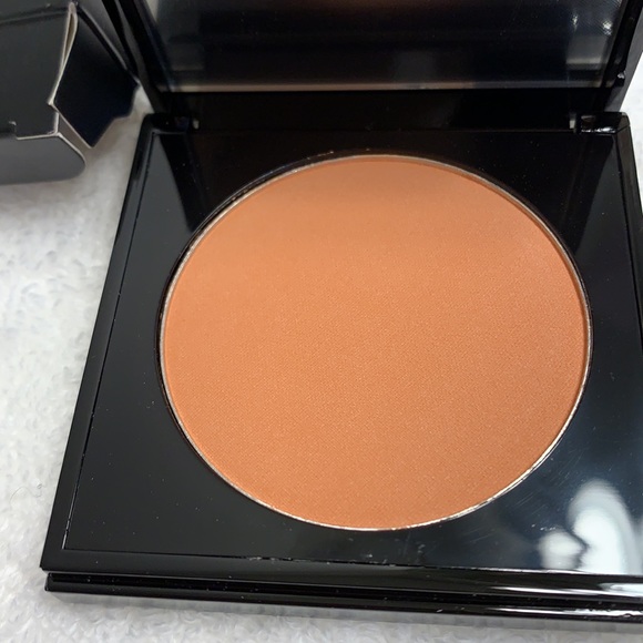 Laritzy Cosmetics Luxe Powder Pressed Blush in Soft Apricot - Picture 2 of 5